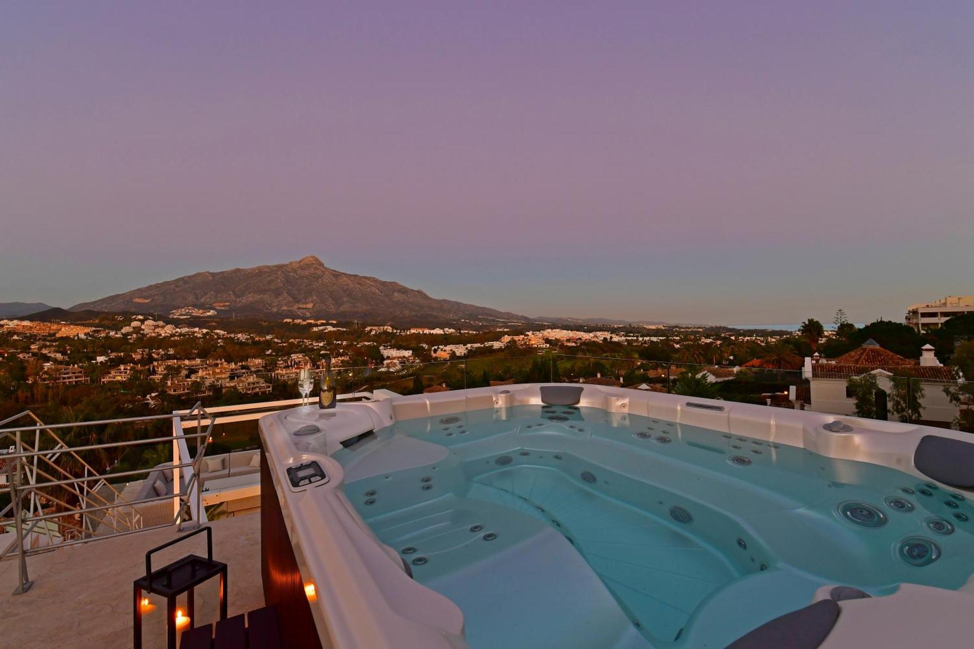 Luxury With Jacuzzis Near Puerto Banus Marbella