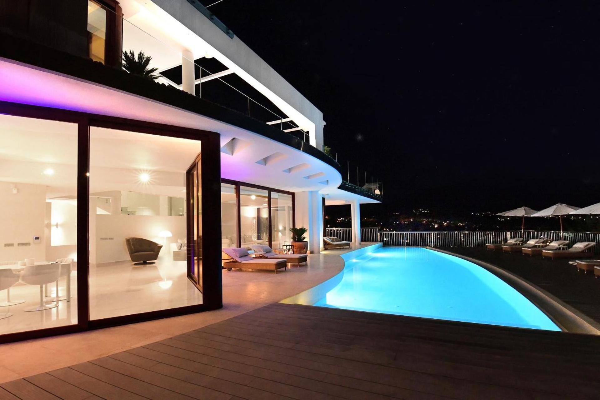 Villa Luxury With Jacuzzis Near Puerto Banus Marbella